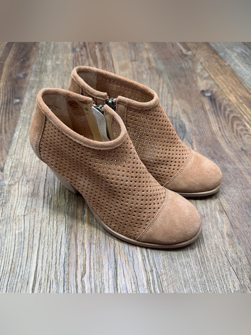 New ~ J Shoes Stagecoach Women’s Ankle Boots Size 36.5 EU ~ 6 US